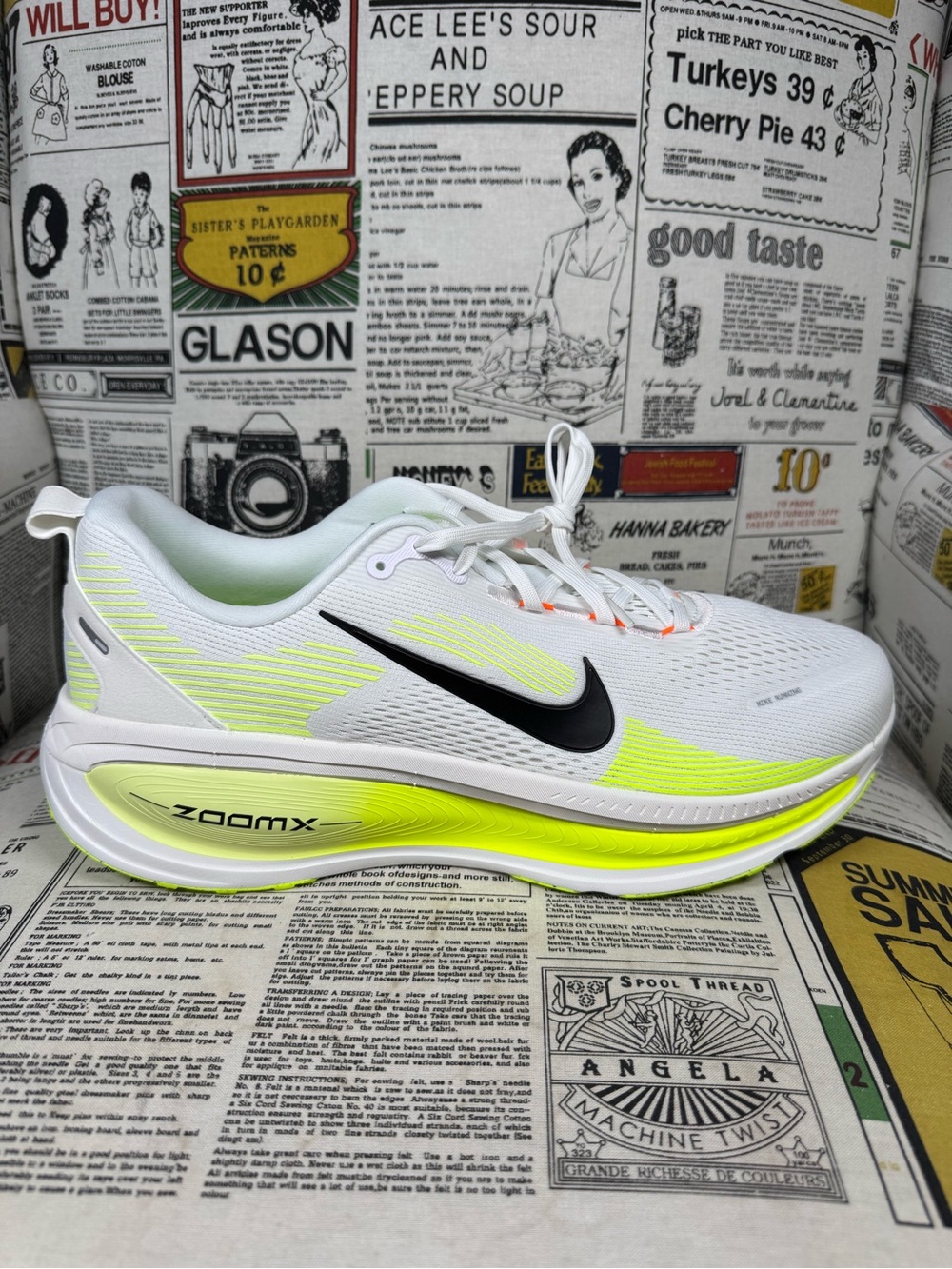 Nike Vomero 18 White Barely Volt Running HM6803-120 Men Size 14 No Box